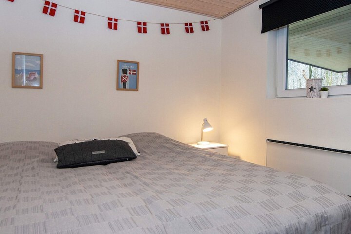 Room 4 of 27
