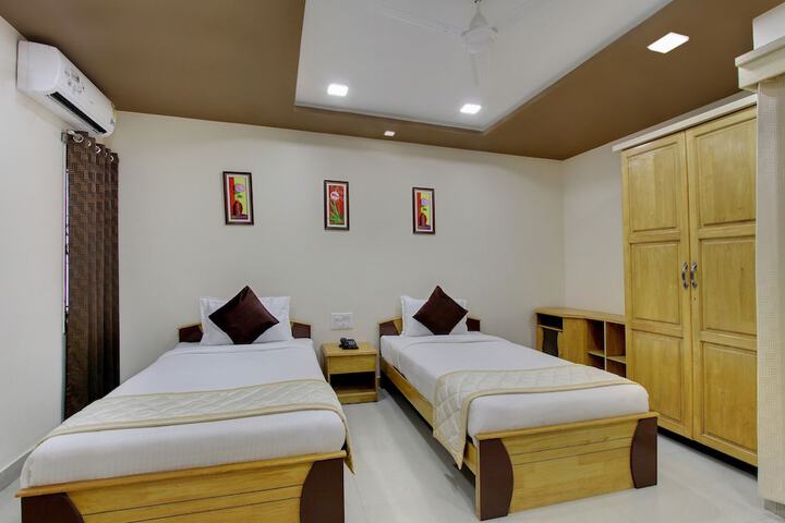 Room 10 of 29
