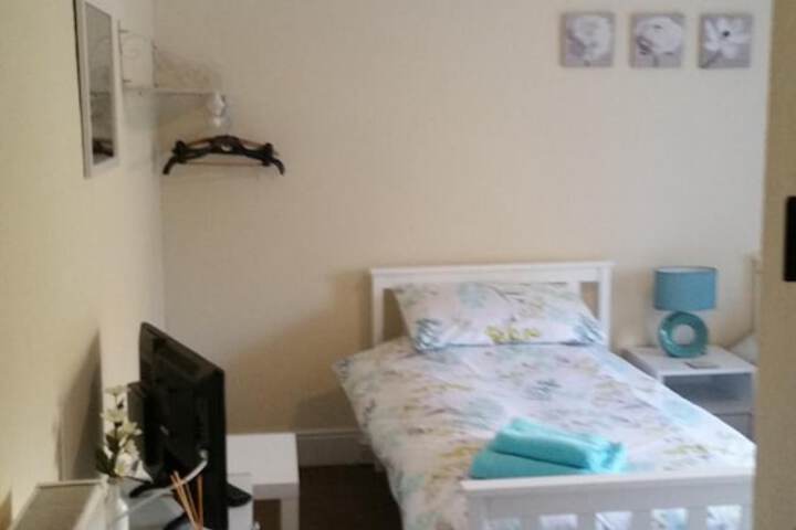 Room 17 of 33