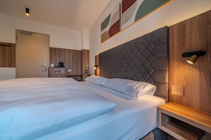 Room 5 of 70
