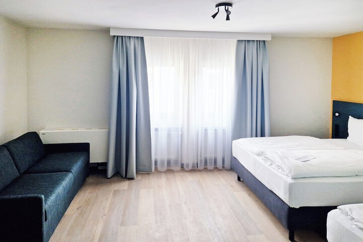 Room 16 of 38