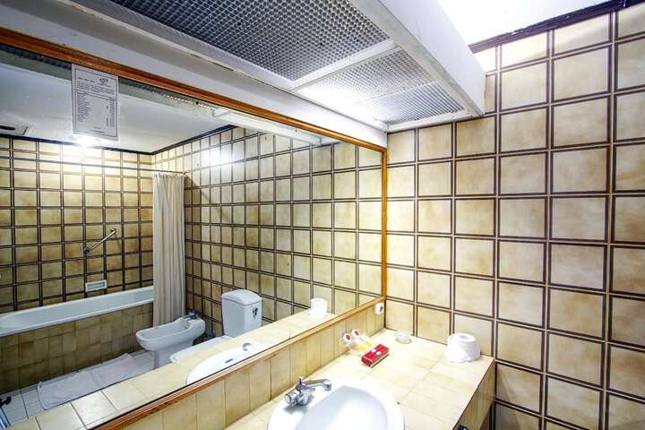 Room 10 of 20