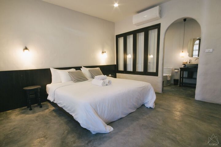 Room 5 of 60