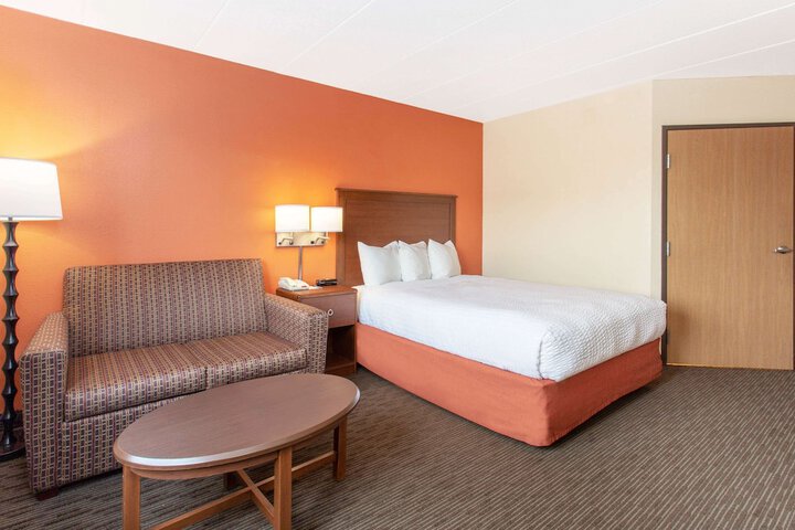 Room 8 of 34