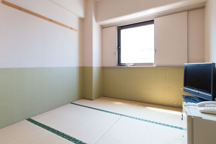 Room 14 of 95