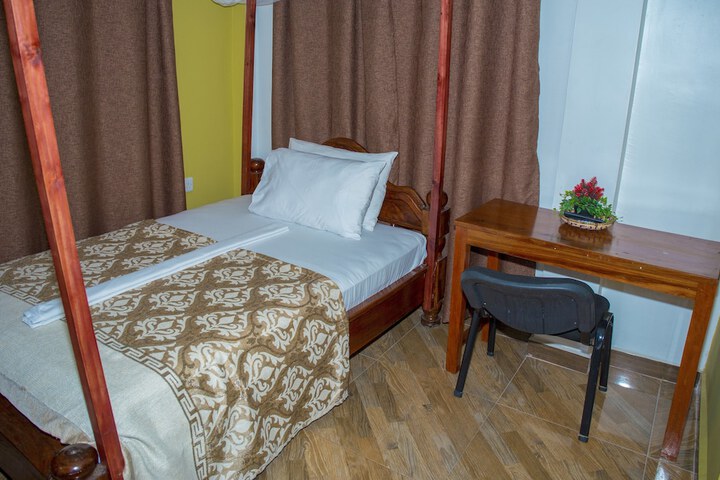Room 9 of 39