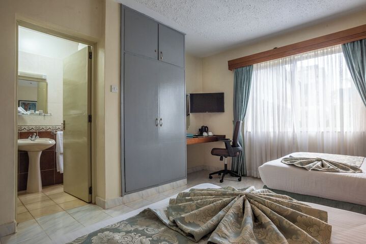 Room 10 of 77