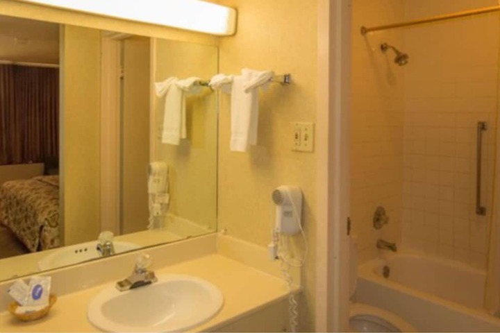 Room 15 of 27