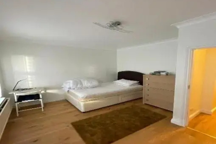 Room 9 of 9