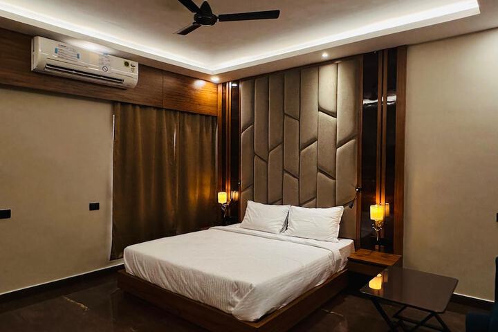 Room 6 of 17