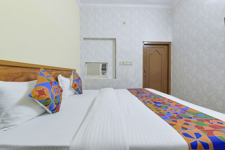 Room 15 of 37