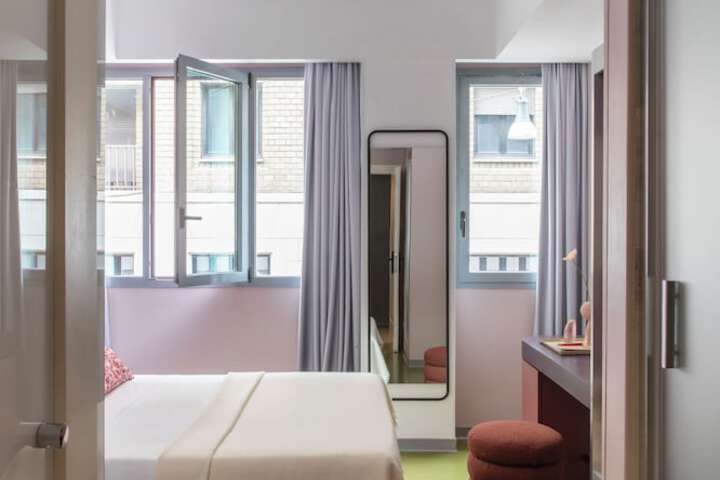 Room 32 of 83