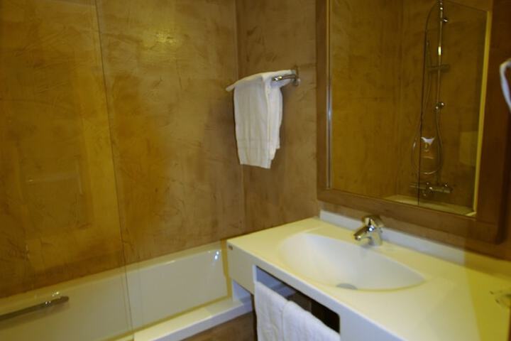 Room 14 of 42