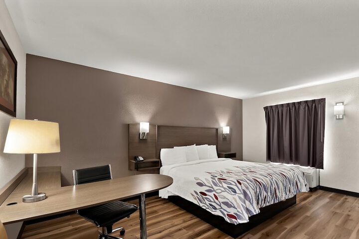 Standard King First Floor (8 of 10)