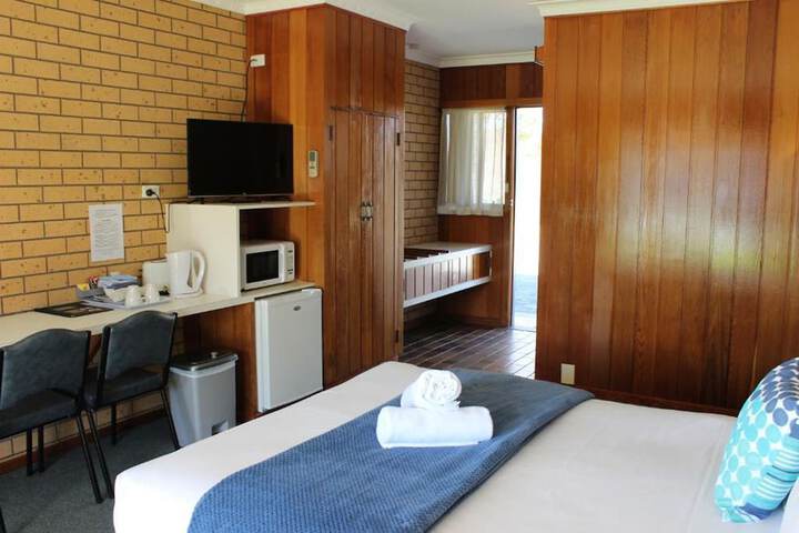 Room 3 of 78