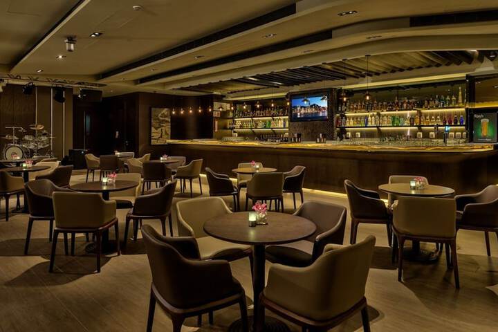 Lounge 50 of 68