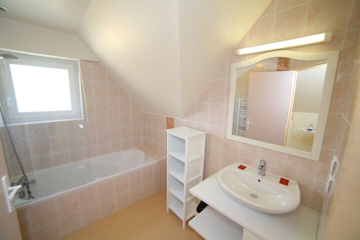 Room 10 of 27