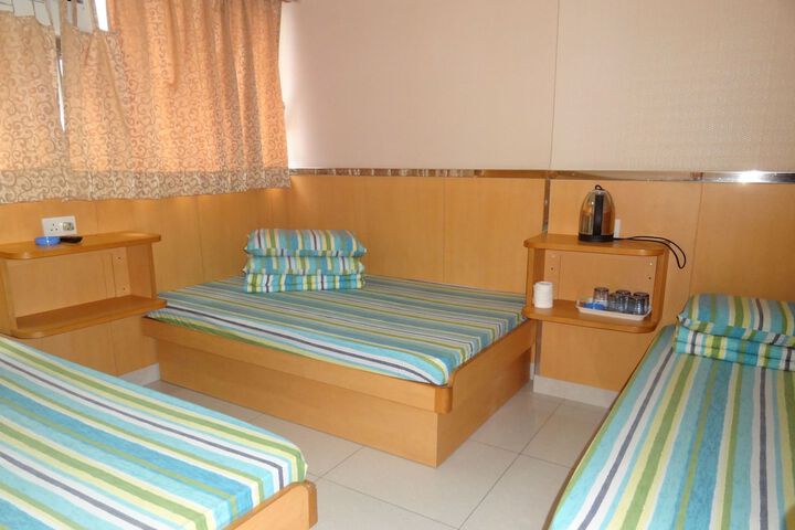 Room 12 of 32