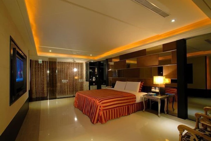 Room 53 of 107