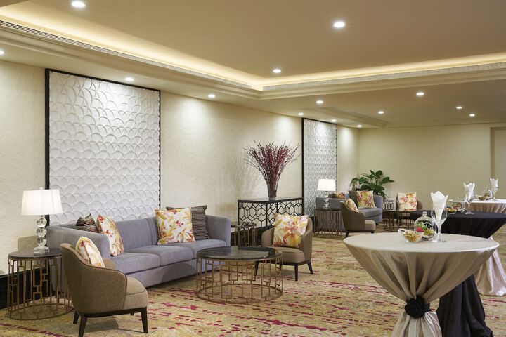 Entrance & Lobby