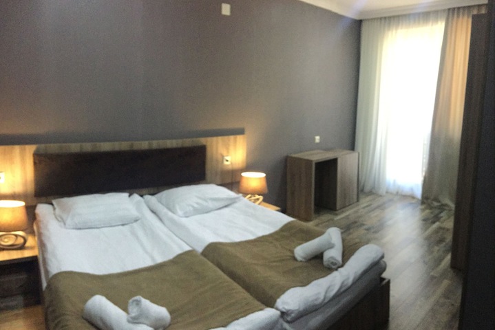 Room 10 of 29