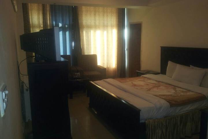 Room 6 of 35