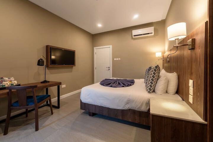 Room 11 of 25