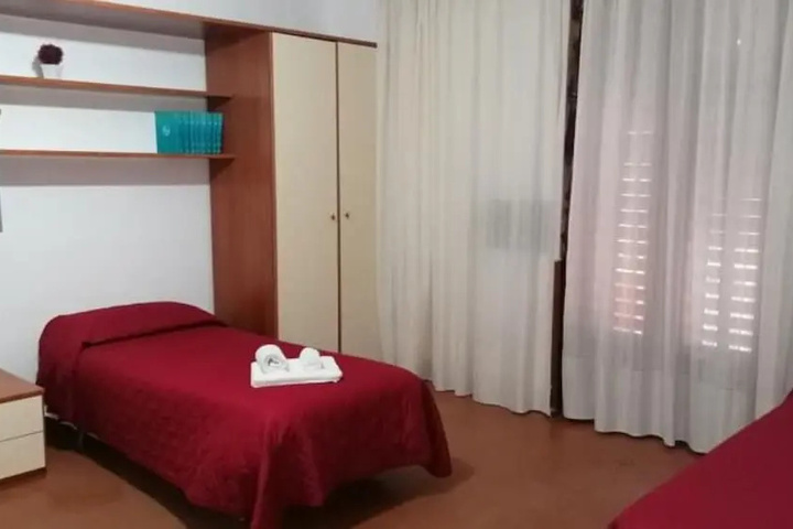 Room 4 of 6