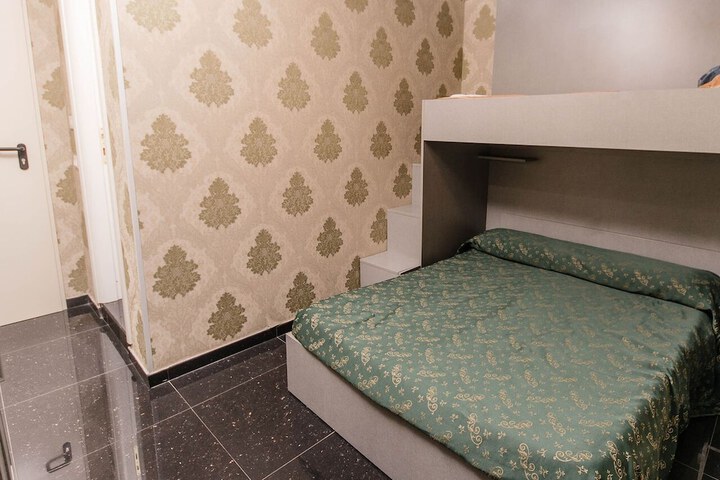 Room 21 of 35