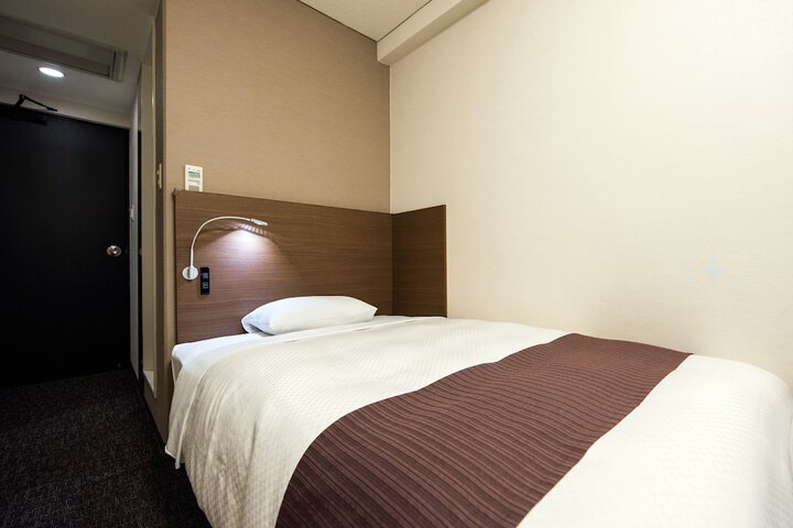 Room 8 of 49