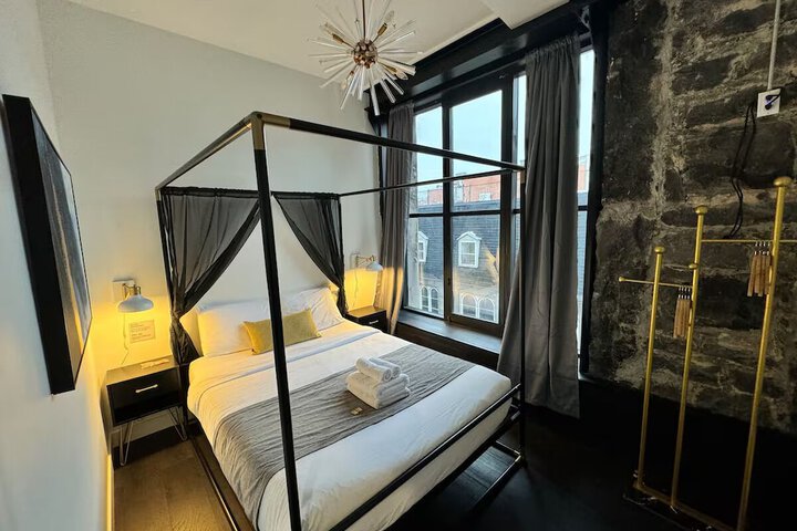 Room 16 of 62