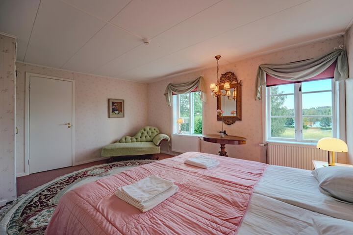 Room 46 of 148