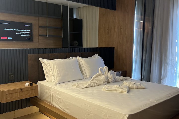 Room 18 of 102
