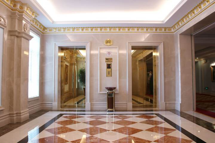 Ballroom/Hall 60 of 91