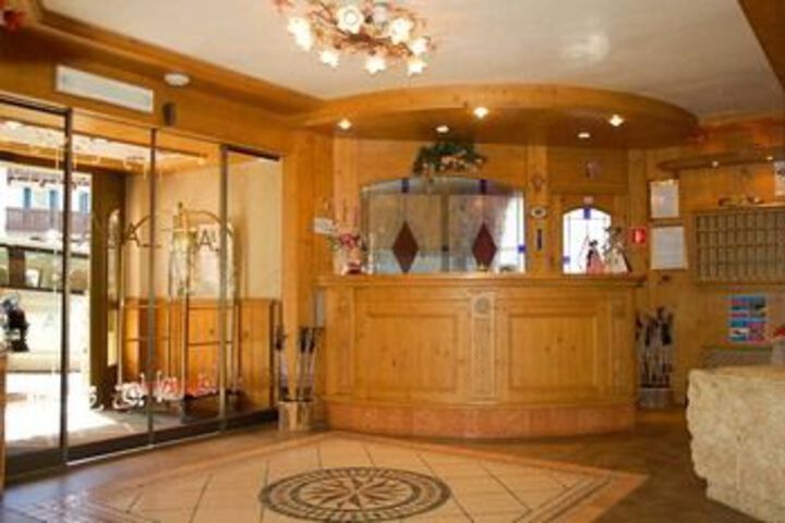 Hotel Interior 4 of 29