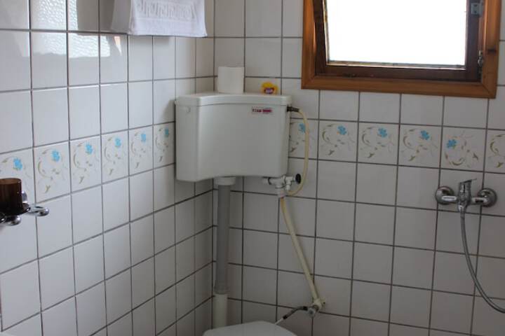 Room 12 of 27