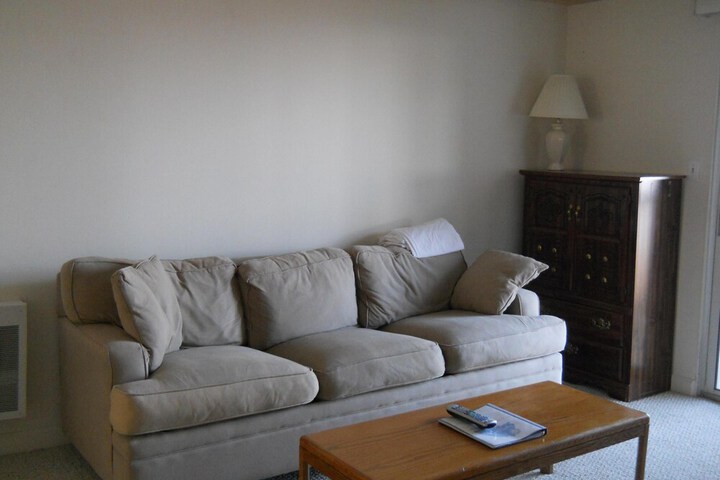 Room 7 of 9