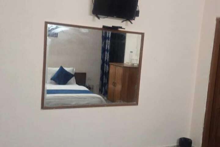 Room 14 of 33