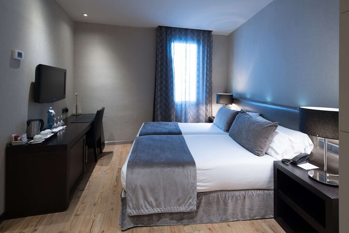 Room 13 of 65