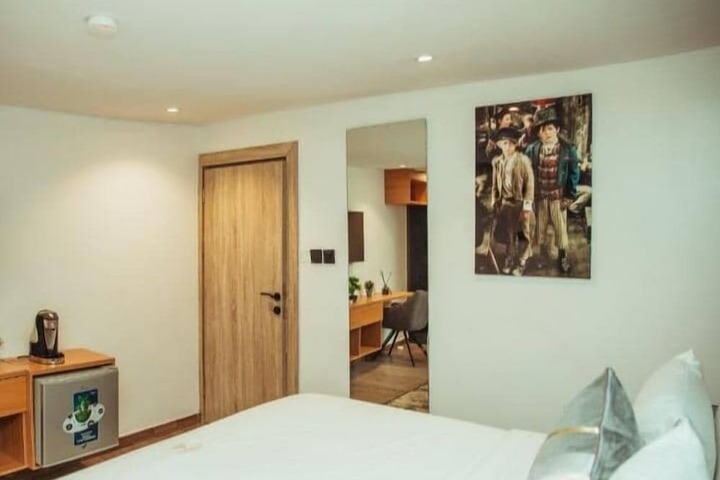 Room 8 of 18