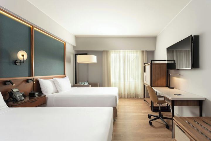 Room 8 of 70