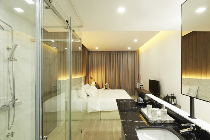Room 2 of 44