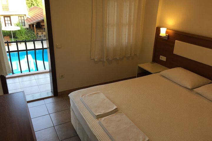 Room 4 of 36