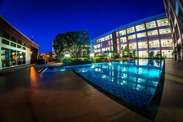 Pools & Facilities