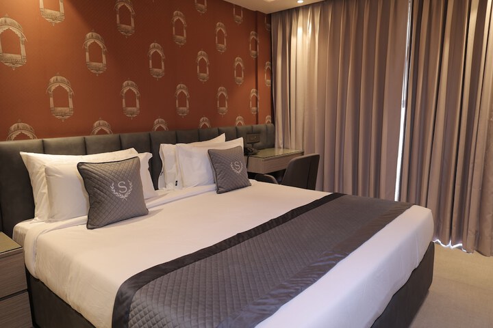 Room 7 of 32