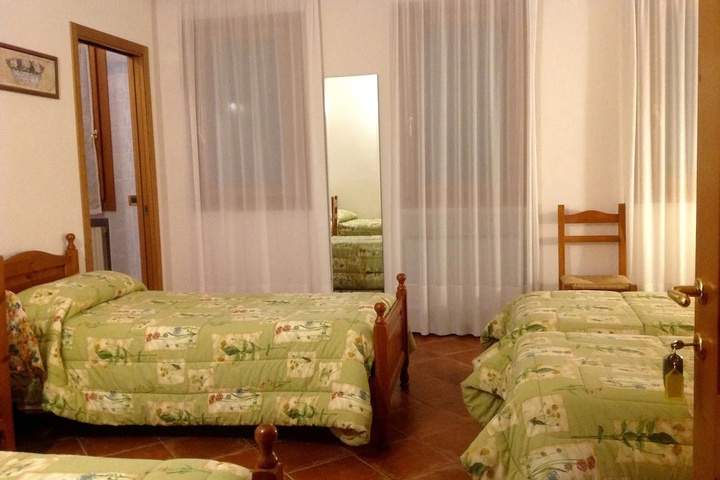 Room 4 of 17