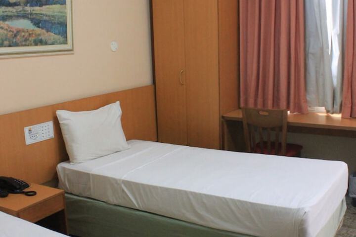 Room 27 of 55