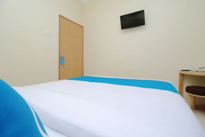 Room 6 of 16