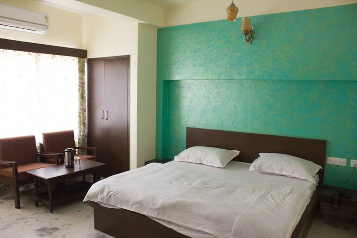 Room 5 of 17