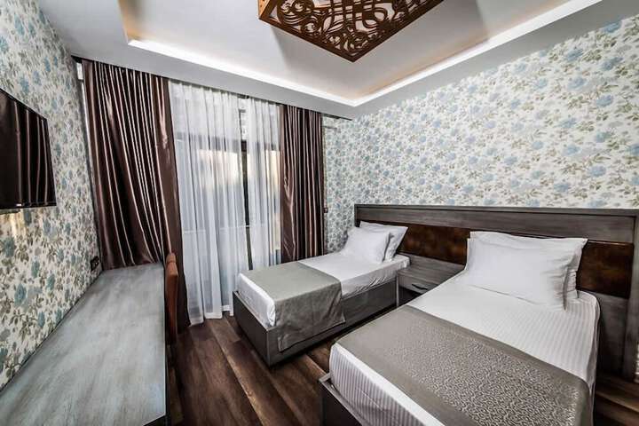 Room 4 of 50